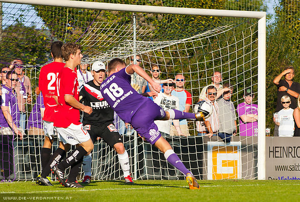 Keine Chance f�r Anifer Goalie Stefan Ebner